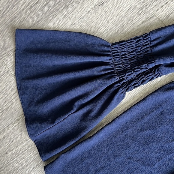 MICHAEL Michael Kors Blue Bell Sleeve Blouse Size M - Picture 3 of 6